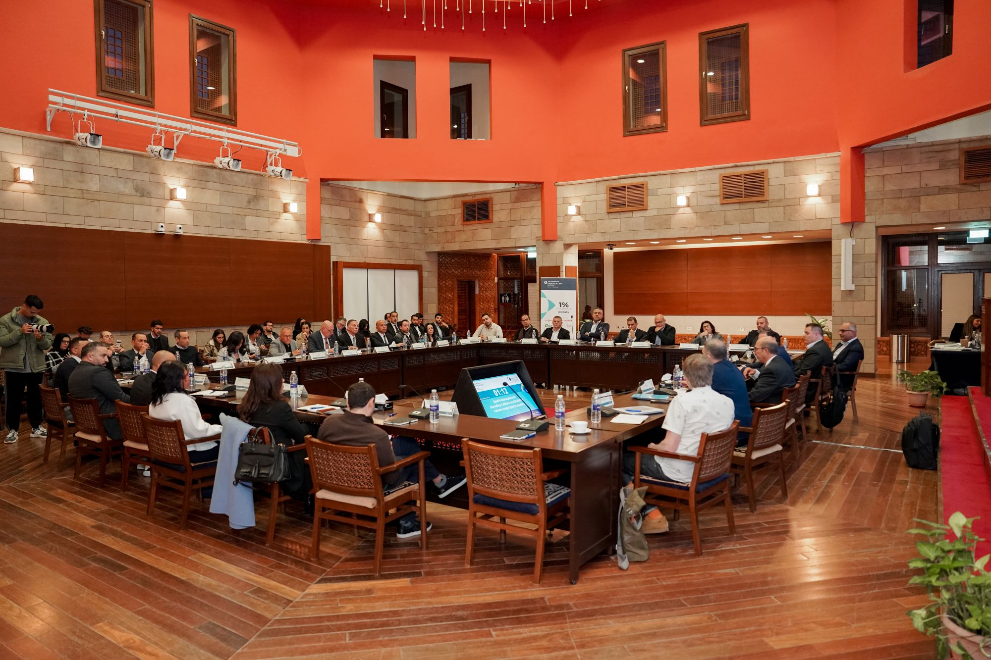 round table meeting in Motaz Al Alfi hall